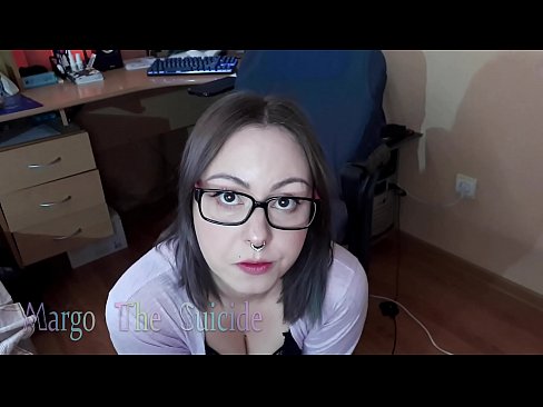 ❤️ Kynþokkafull stelpa með gleraugu sýgur dildó djúpt á myndavélinni ☑ Gæðaklám á is.filmepornonline.ru ❌️